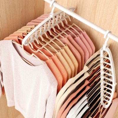 Cintre pulls couleurs assorties