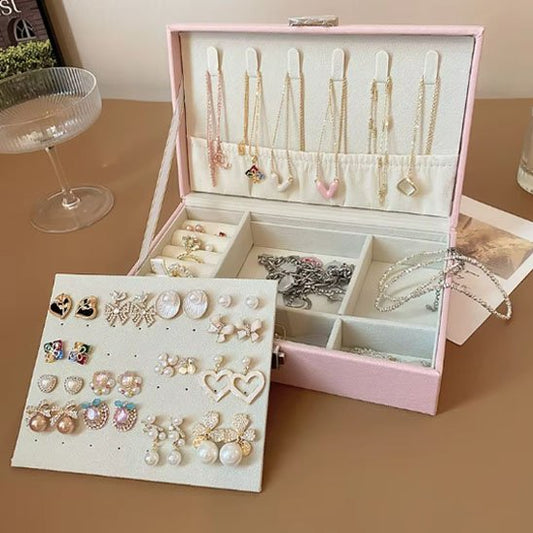 Boite à bijoux rose ouverte illustrée