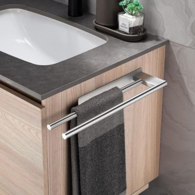 Porte serviette salle de bain gris chic côté lavabo