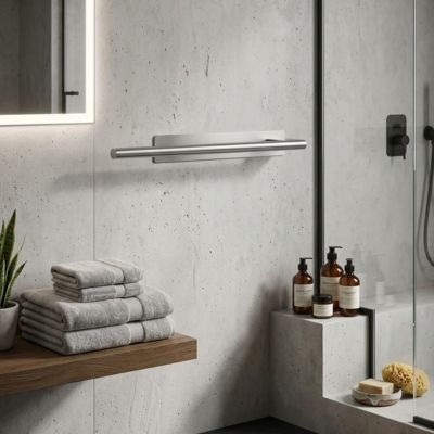 Porte serviette salle de bain gris fond dans le décors